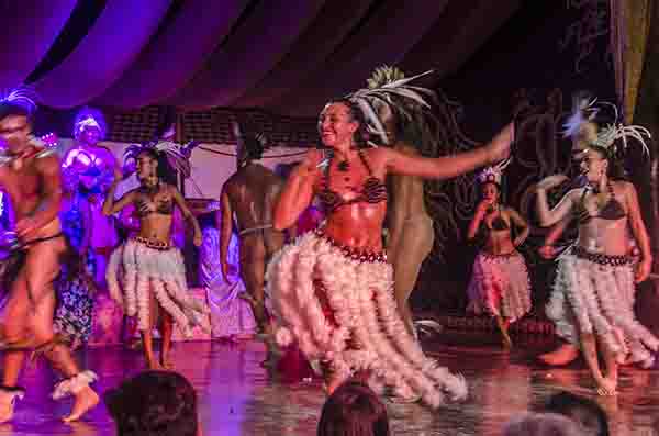 243 - Chile - isla de Rapa Nui o Pascua - danzas tradicionales